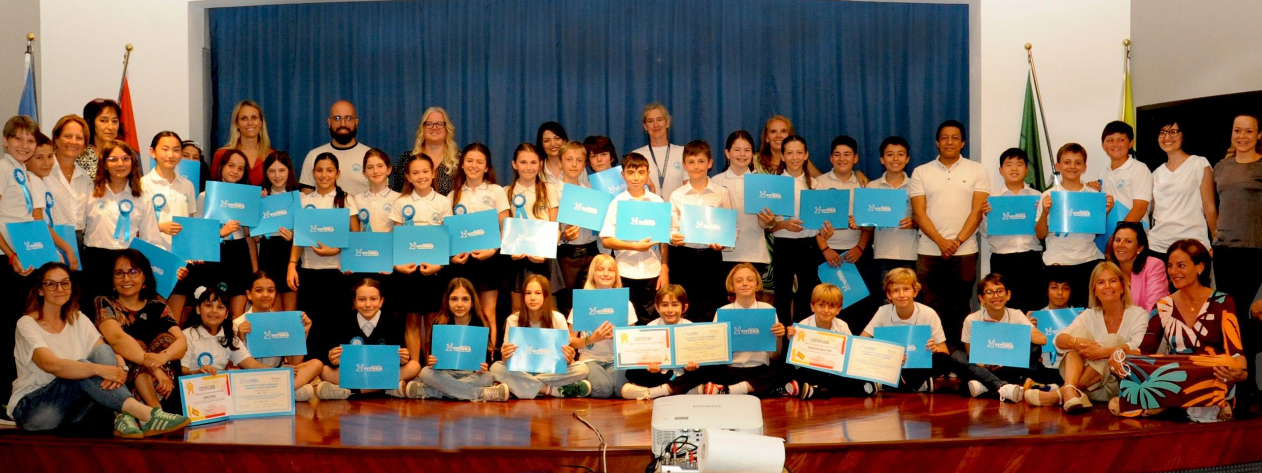 feste di fine anno alla primaria Vittoria Junior