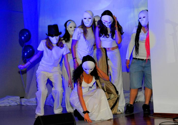 spettacolo di teatro al liceo europeo vittoria 